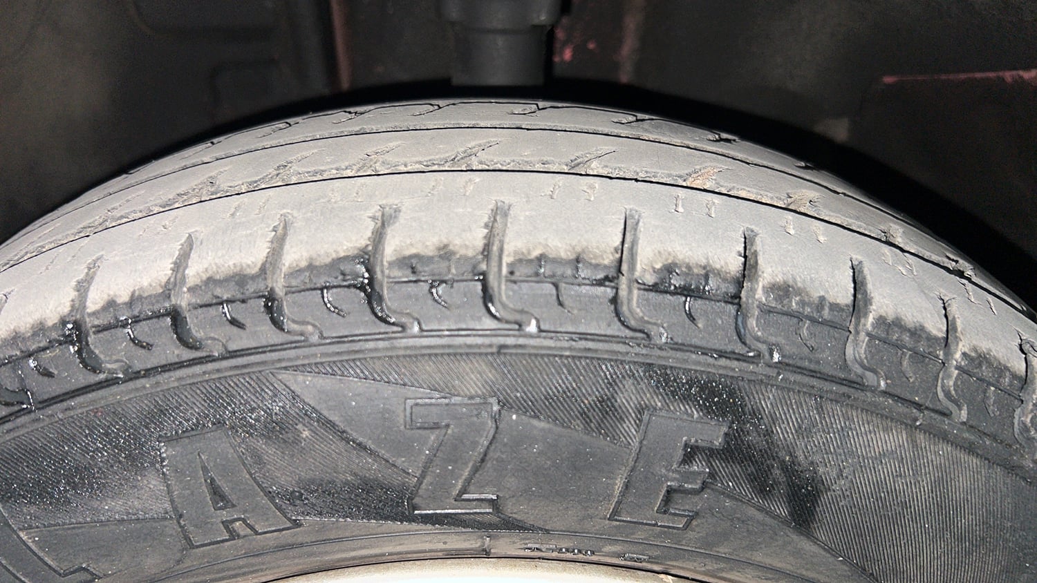 Used 2018 Renault Kwid 1.0 RXT AMT Petrol Automatic tyres LEFT FRONT TYRE TREAD VIEW