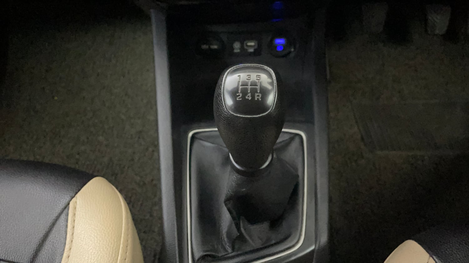 Used 2018 Hyundai Elite i20 Asta 1.2 Petrol Manual interior GEAR  KNOB VIEW