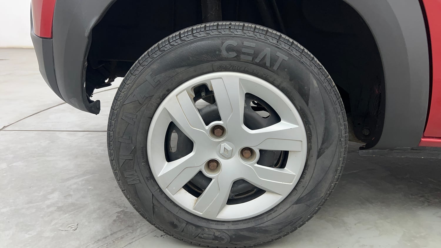 Used 2018 Renault Kwid 1.0 RXT AMT Petrol Automatic tyres RIGHT REAR TYRE RIM VIEW