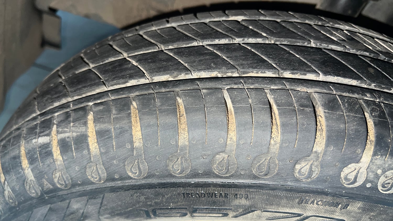 Used 2022 Renault Kwid RXT 1.0 Petrol Manual tyres LEFT FRONT TYRE TREAD VIEW