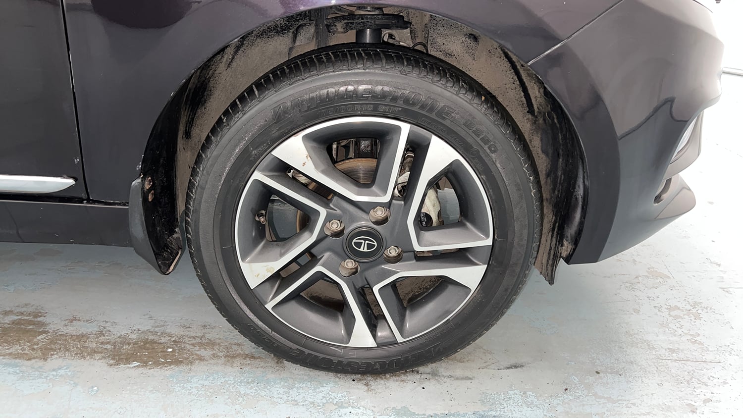 Used 2023 Tata Tiago XZ Plus Petrol Manual tyres RIGHT FRONT TYRE RIM VIEW