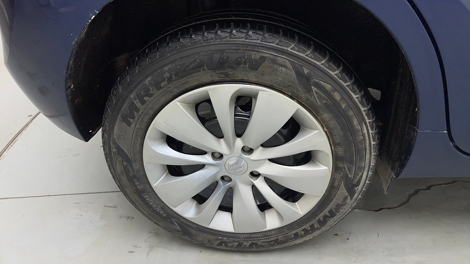 Used 2017 Maruti Suzuki Baleno Delta 1.2 Petrol Manual tyres RIGHT REAR TYRE RIM VIEW
