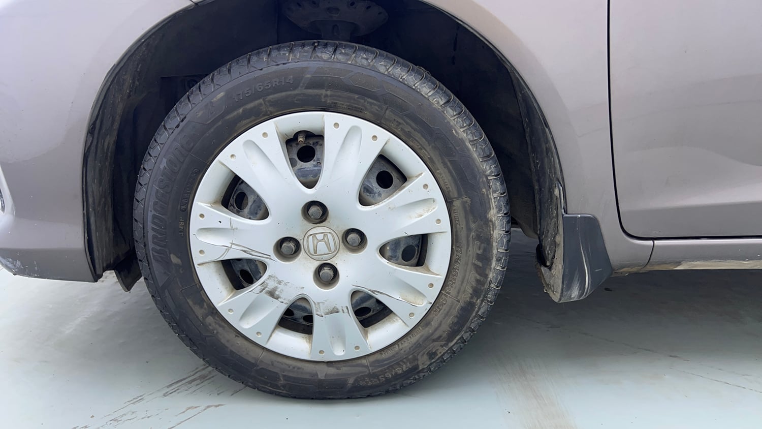 Used 2016 Honda Amaze 1.2 SX i-VTEC Petrol Manual tyres LEFT FRONT TYRE RIM VIEW