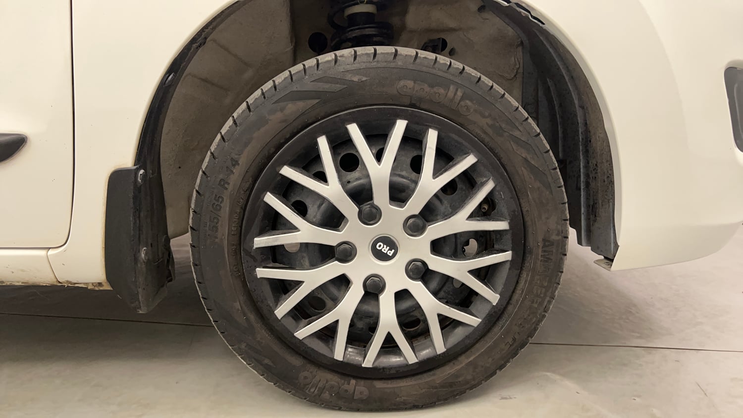 Used 2017 Maruti Suzuki Wagon R Vxi (ABS-Airbag) Petrol Manual tyres RIGHT FRONT TYRE RIM VIEW