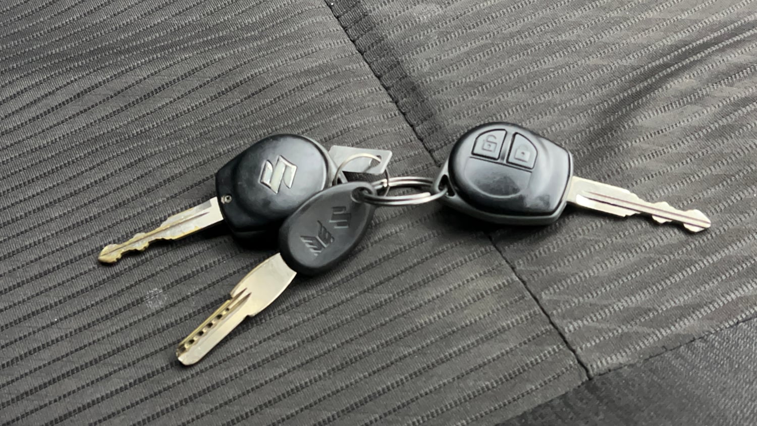 Used 2015 Maruti Suzuki Swift VXi Petrol Manual extra CAR KEY VIEW