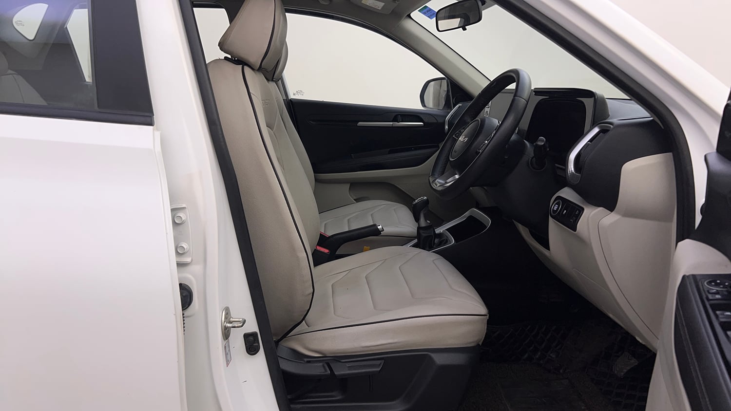 Used 2022 Kia Sonet Anniversary Edition 1.0 iMT Petrol Manual interior RIGHT SIDE FRONT DOOR CABIN VIEW