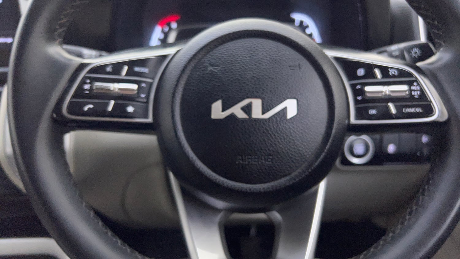 Used 2022 Kia Sonet Anniversary Edition 1.0 iMT Petrol Manual top_features Airbags