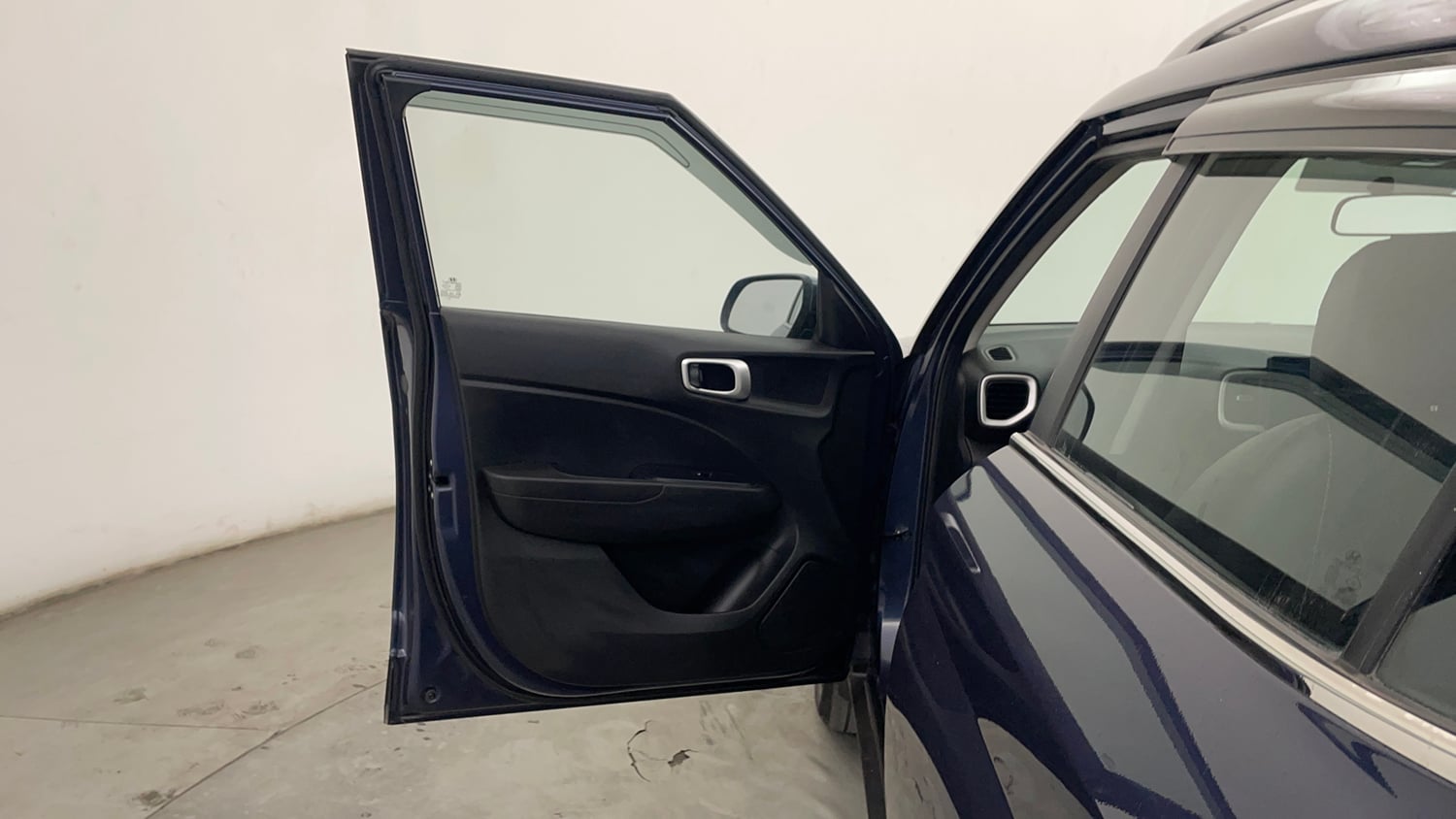 Used 2020 Hyundai Venue SX 1.5 CRDi Diesel Manual interior LEFT FRONT DOOR OPEN VIEW