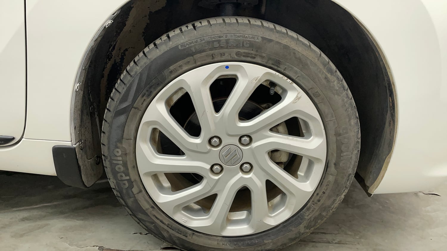 Used 2023 Maruti Suzuki Baleno Zeta AGS Petrol Automatic tyres RIGHT FRONT TYRE RIM VIEW