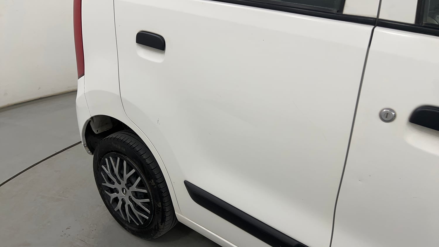 Used 2017 Maruti Suzuki Wagon R Vxi (ABS-Airbag) Petrol Manual dents MINOR SCRATCH