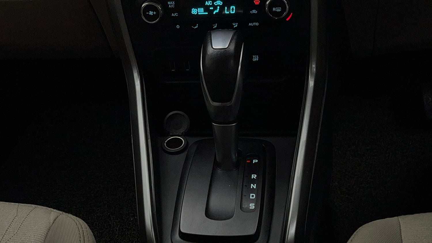 Used 2020 Ford EcoSport Titanium Plus 1.5L Ti-VCT AT Petrol Automatic interior GEAR  KNOB VIEW