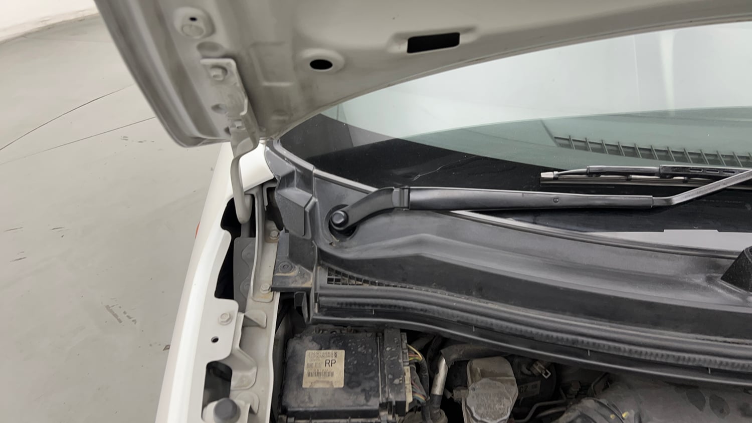 Used 2022 Maruti Suzuki Wagon R LXi (O) 1.0 CNG Cng Manual engine ENGINE RIGHT SIDE HINGE & APRON VIEW