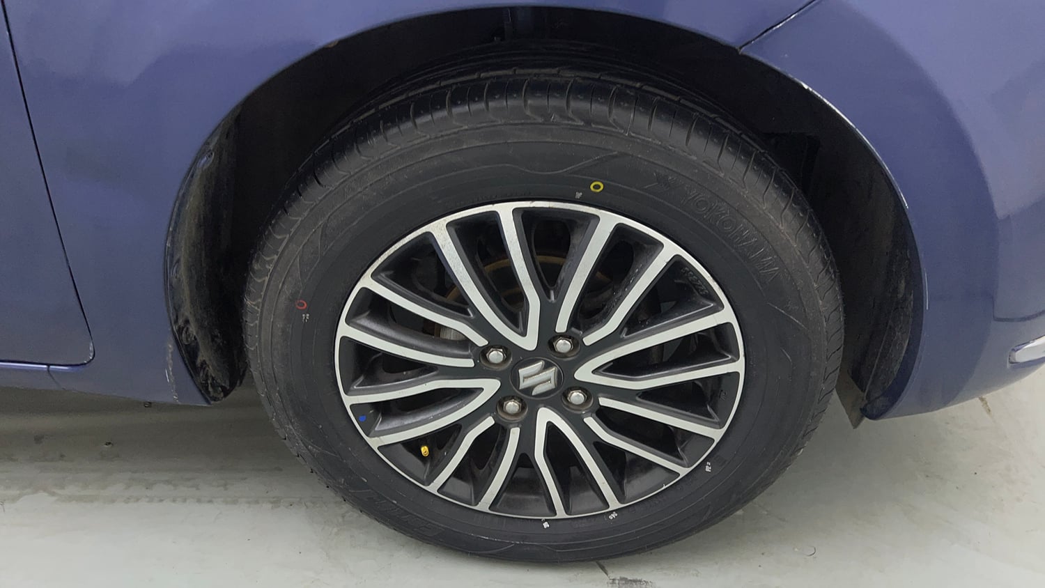 Used 2019 Maruti Suzuki Dzire ZXi Plus AMT Petrol Automatic tyres RIGHT FRONT TYRE RIM VIEW