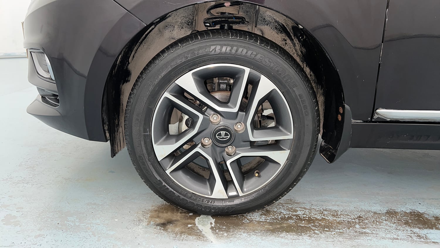 Used 2023 Tata Tiago XZ Plus Petrol Manual tyres LEFT FRONT TYRE RIM VIEW