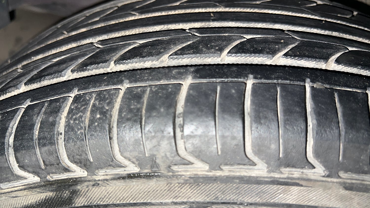 Used 2015 Honda City V Petrol Manual tyres RIGHT REAR TYRE TREAD VIEW