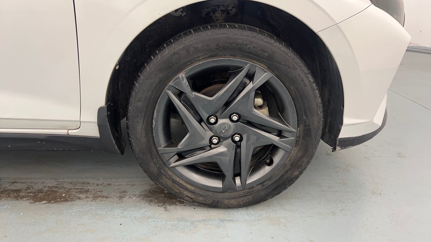 Used 2023 Hyundai i20 Sportz 1.2 MT Petrol Manual tyres RIGHT FRONT TYRE RIM VIEW