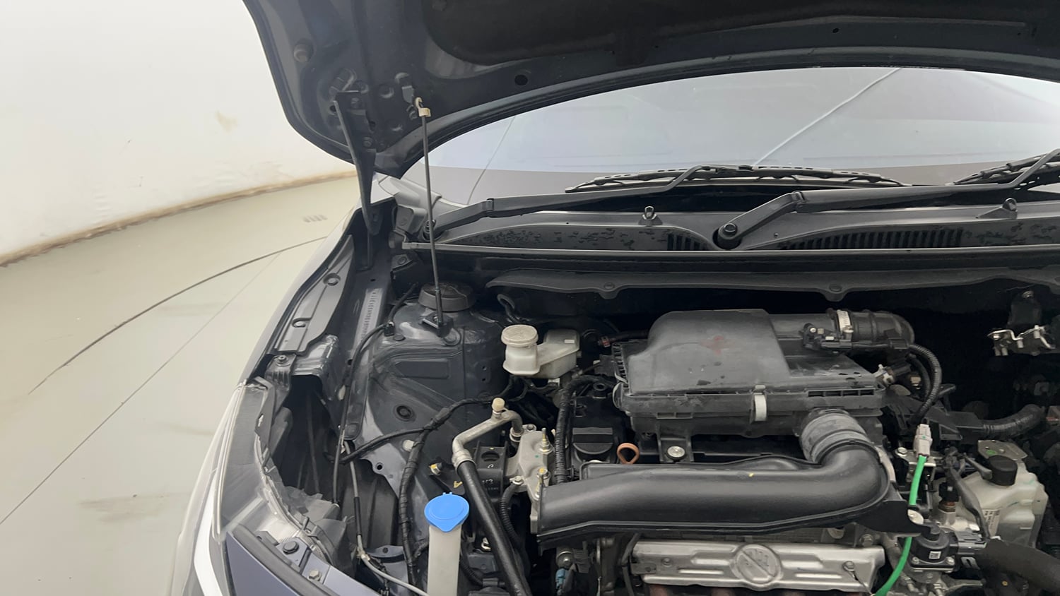 Used 2022 Maruti Suzuki Baleno Alpha AGS Petrol Automatic engine ENGINE RIGHT SIDE HINGE & APRON VIEW