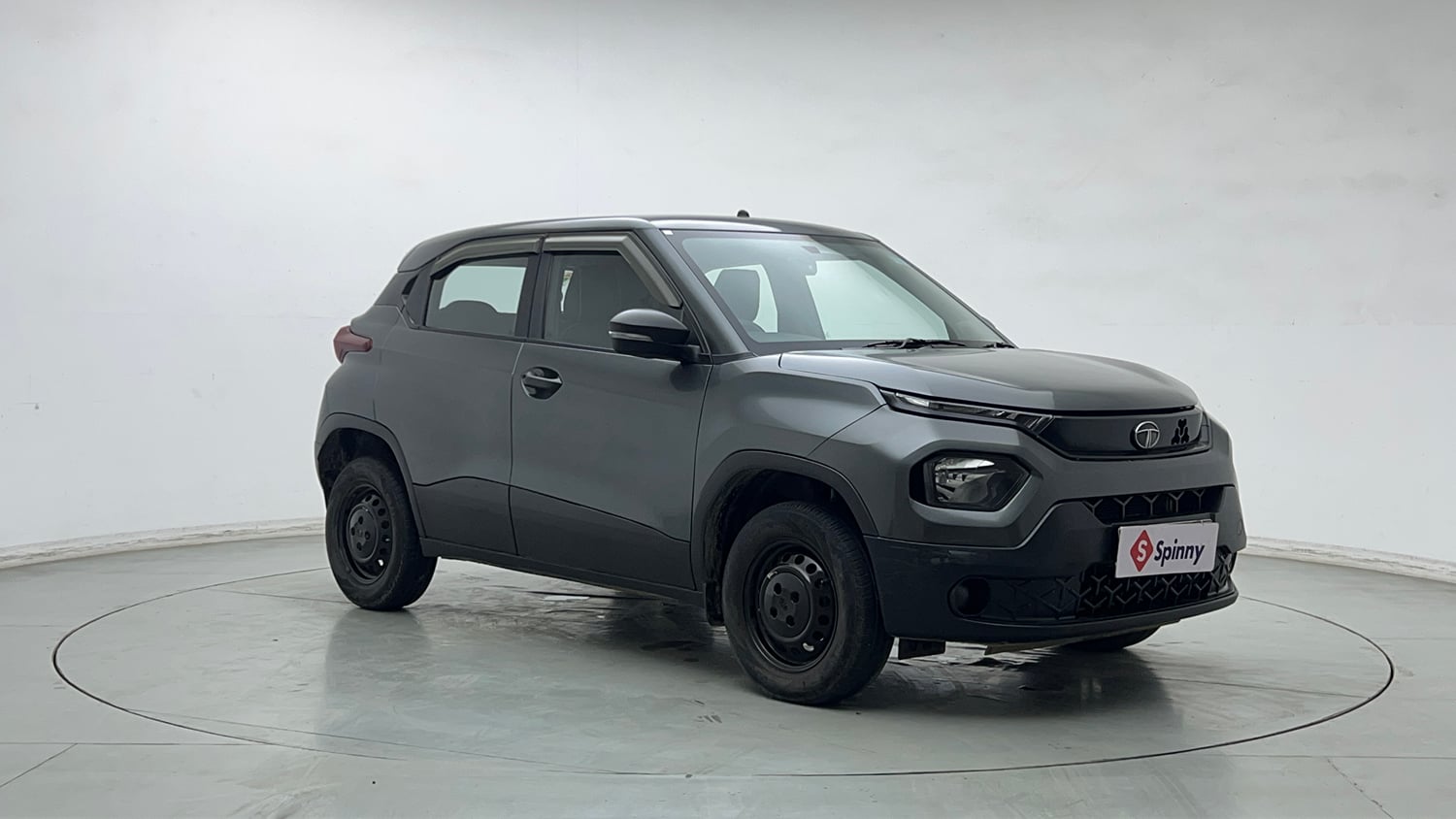 Used 2022 Tata Punch Pure MT Petrol Manual exterior RIGHT FRONT CORNER VIEW