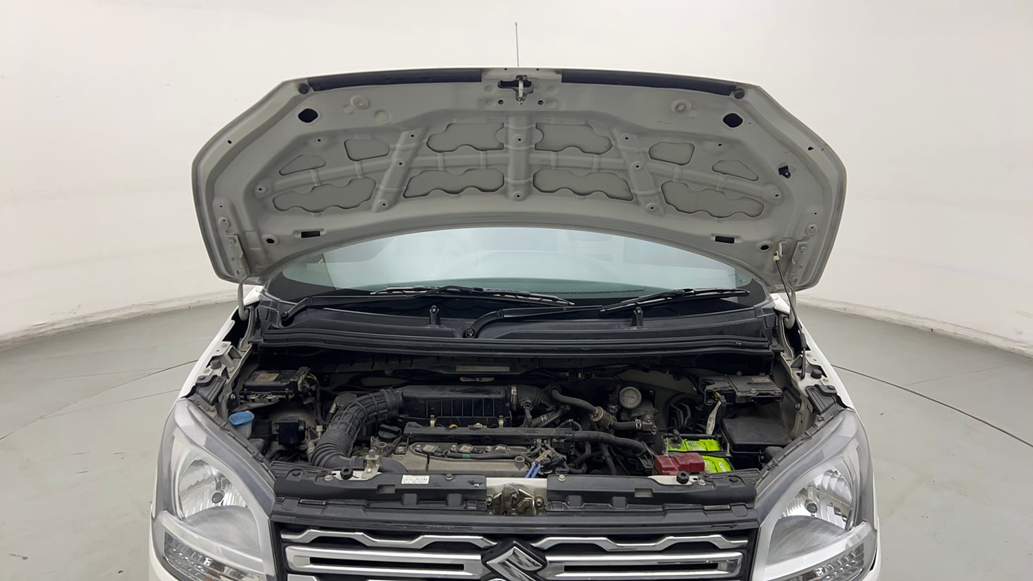 Used 2022 Maruti Suzuki Wagon R LXi (O) 1.0 CNG Cng Manual engine ENGINE & BONNET OPEN FRONT VIEW