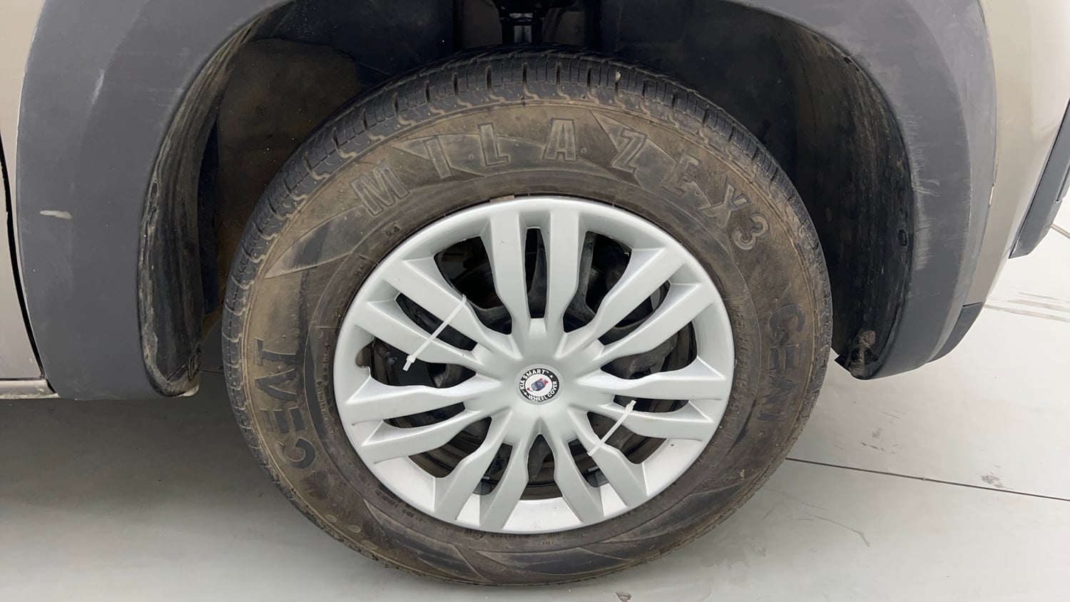 Used 2020 Renault Kwid CLIMBER 1.0 AMT Petrol Automatic tyres RIGHT FRONT TYRE RIM VIEW