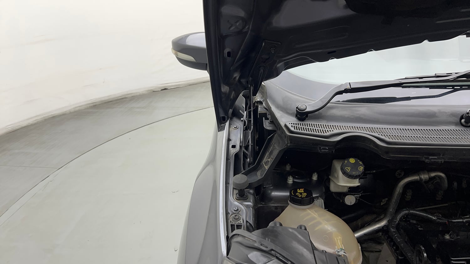 Used 2020 Ford EcoSport Titanium Plus 1.5L Ti-VCT AT Petrol Automatic engine ENGINE RIGHT SIDE HINGE & APRON VIEW