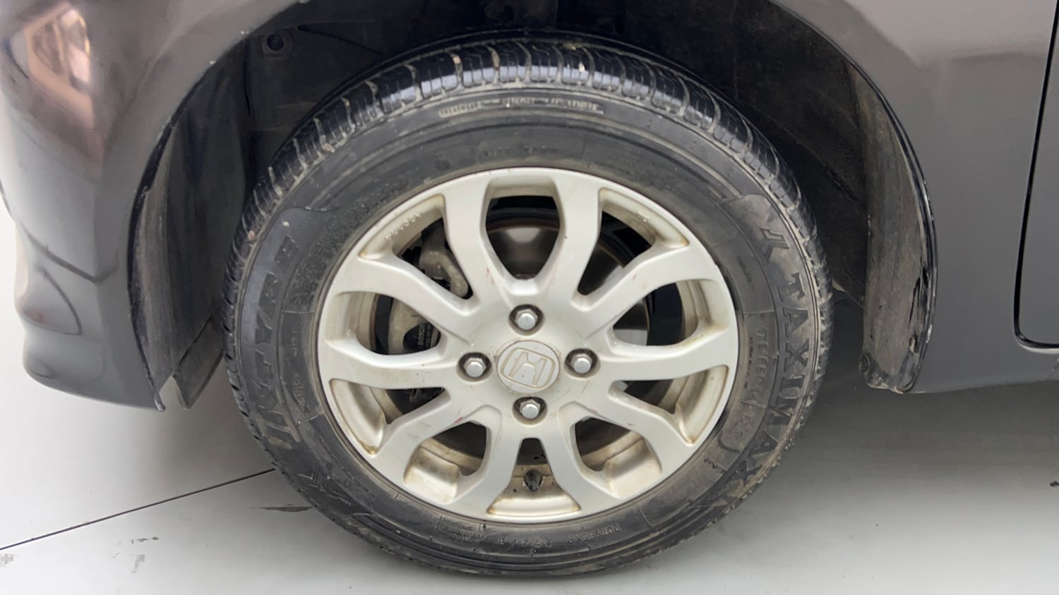 Used 2015 Honda Amaze 1.2 VX i-VTEC Petrol Manual tyres LEFT FRONT TYRE RIM VIEW
