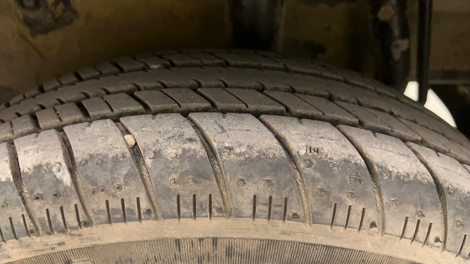 Used 2015 Maruti Suzuki Celerio VXi AMT Petrol Automatic tyres LEFT REAR TYRE TREAD VIEW