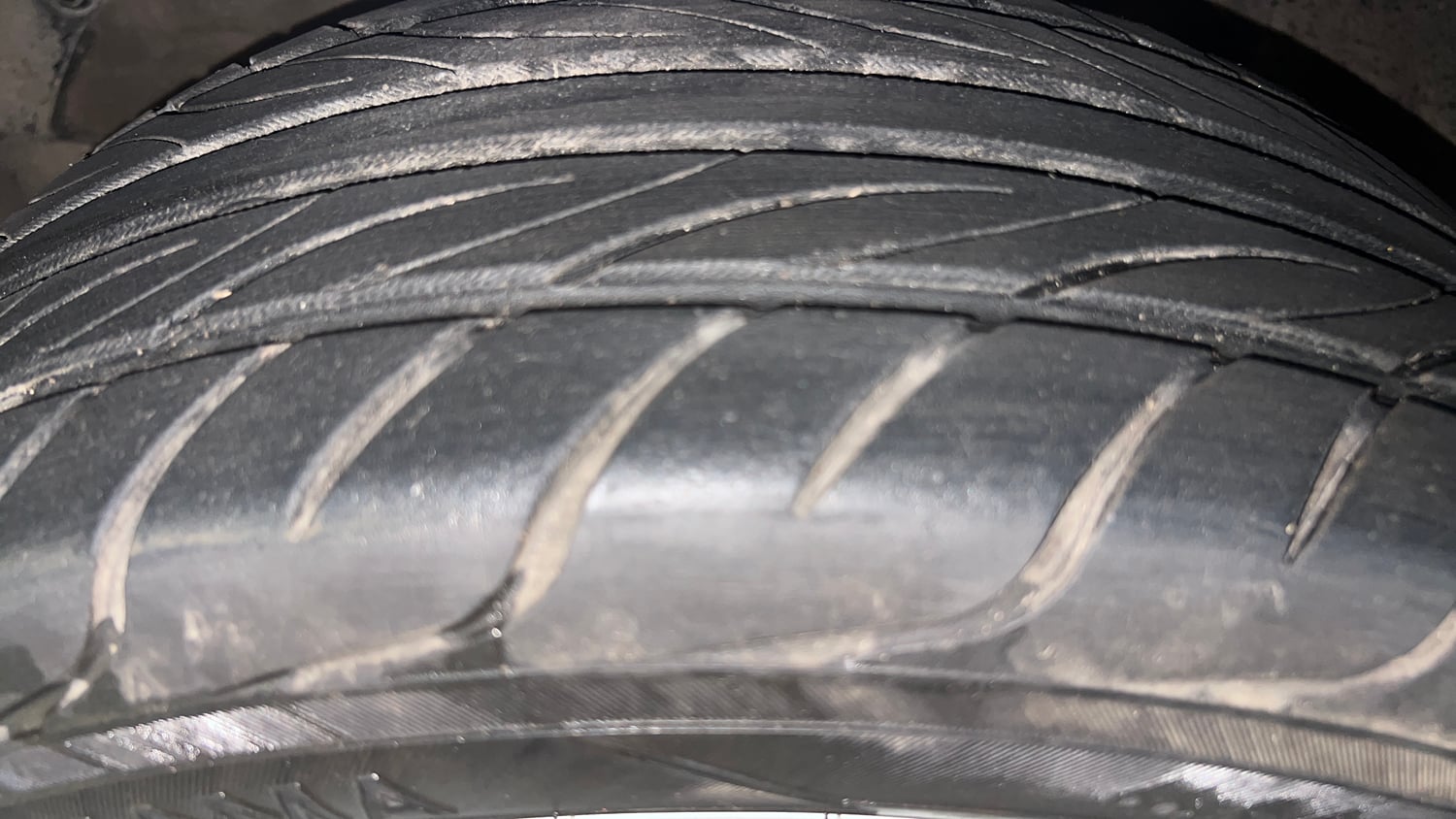 Used 2018 Maruti Suzuki Swift ZXi AMT Petrol Automatic tyres LEFT FRONT TYRE TREAD VIEW