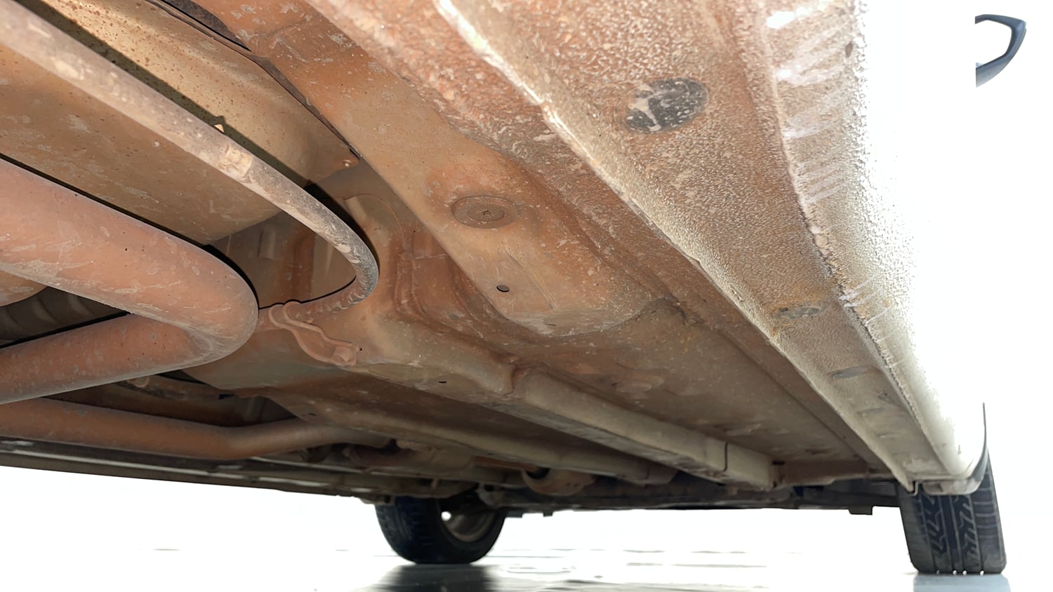 Used 2023 Hyundai Verna SX 1.5 Petrol MT Petrol Manual extra REAR RIGHT UNDERBODY VIEW