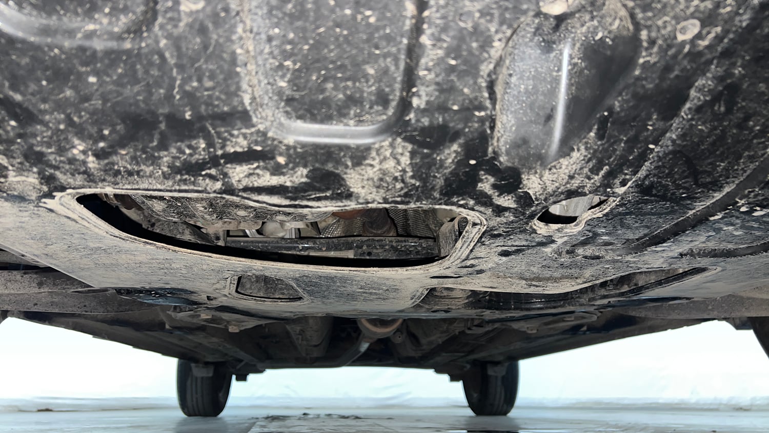 Used 2025 Hyundai Venue S (O) Plus 1.2 Petrol Petrol Manual extra FRONT LEFT UNDERBODY VIEW
