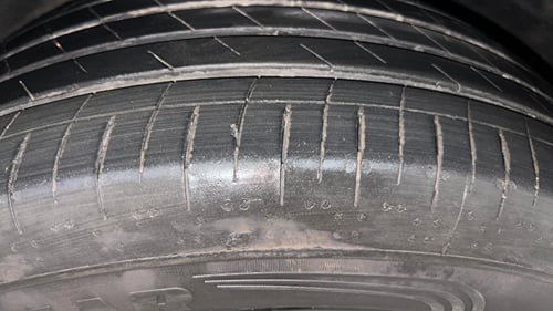 Used 2025 Mahindra XUV700 AX7 Luxury Pack Petrol AT 7 STR Petrol Automatic tyres RIGHT FRONT TYRE TREAD VIEW
