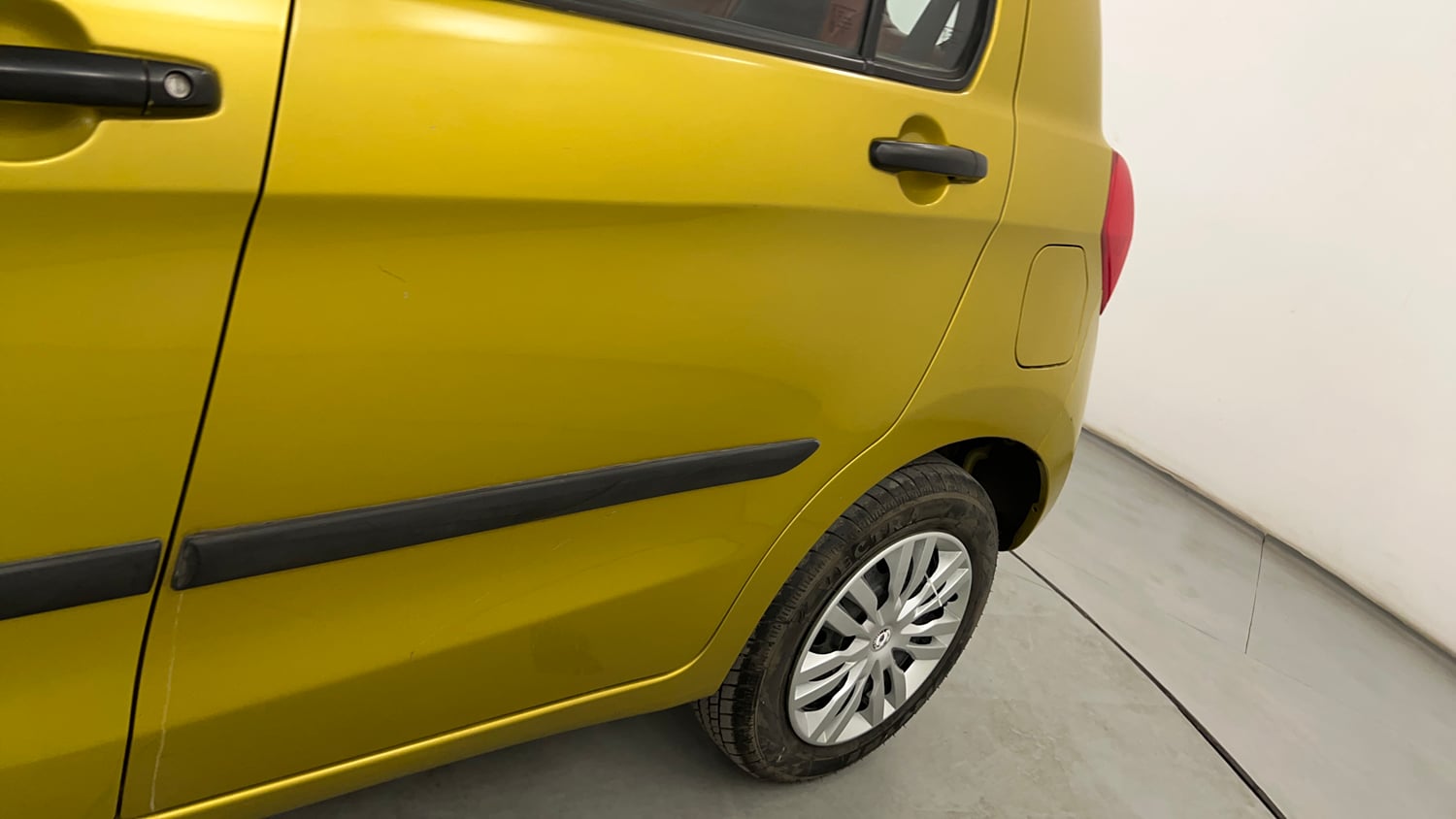 Used 2015 Maruti Suzuki Celerio VXi AMT Petrol Automatic dents MINOR SCRATCH