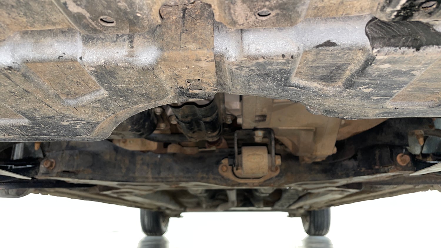 Used 2013 Hyundai i20 Sportz 1.2 Petrol Manual extra FRONT LEFT UNDERBODY VIEW