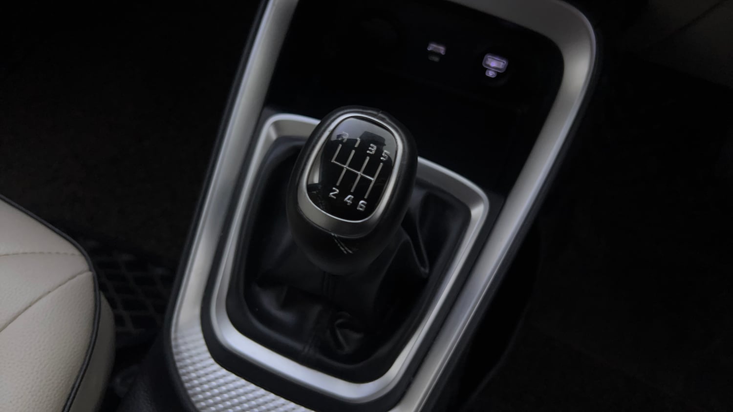 Used 2022 Kia Sonet Anniversary Edition 1.0 iMT Petrol Manual interior GEAR  KNOB VIEW