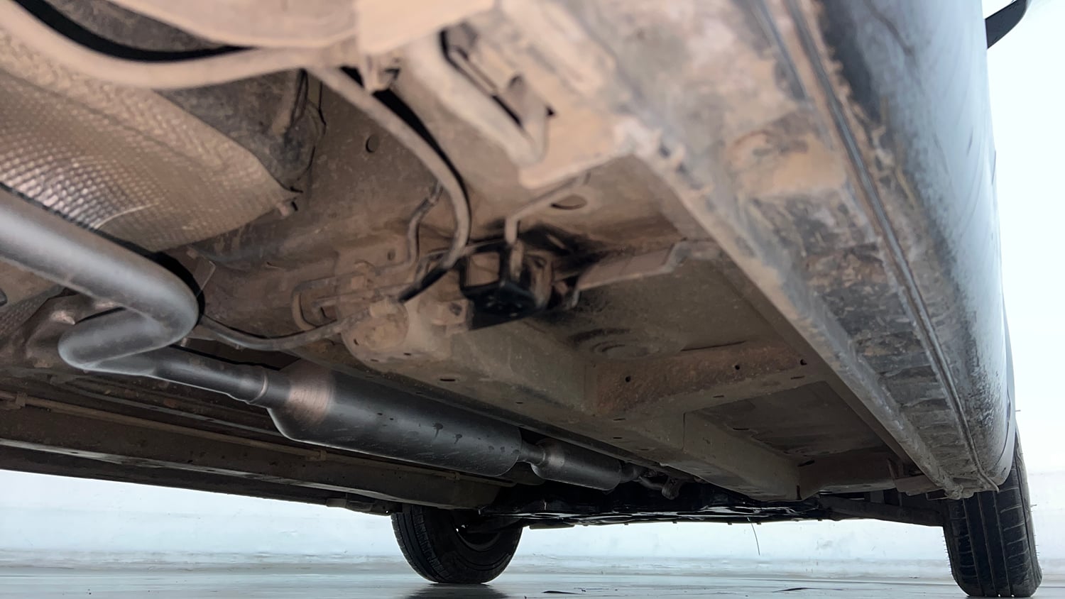Used 2015 Maruti Suzuki Swift VXi Petrol Manual extra REAR RIGHT UNDERBODY VIEW