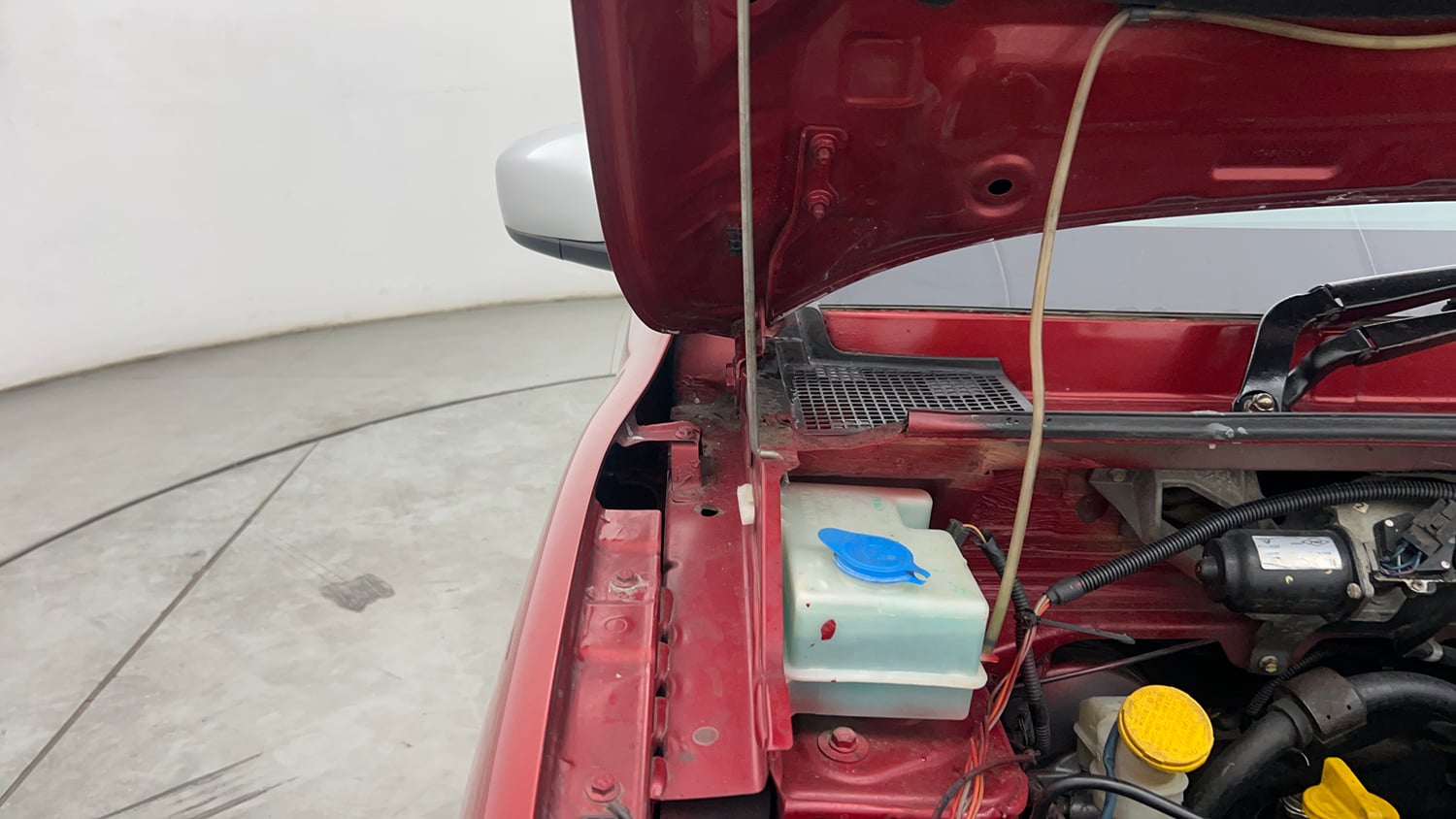 Used 2018 Renault Kwid 1.0 RXT AMT Petrol Automatic engine ENGINE RIGHT SIDE HINGE & APRON VIEW