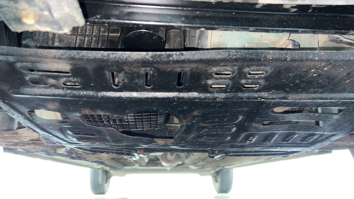 Used 2021 Renault Kwid RXT 1.0 AMT Opt Petrol Automatic extra FRONT LEFT UNDERBODY VIEW