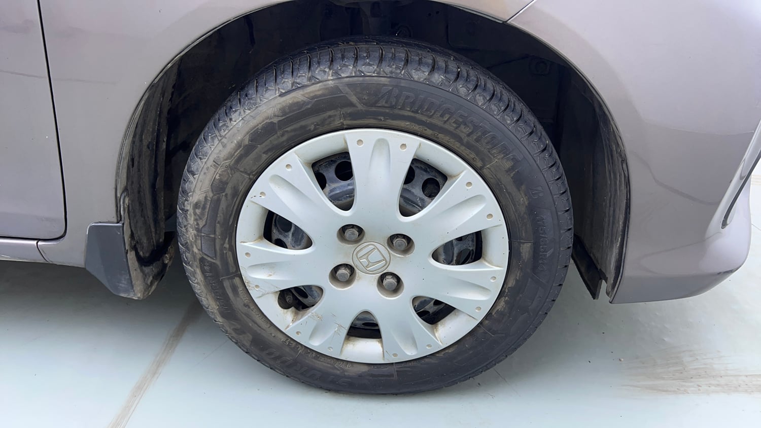 Used 2016 Honda Amaze 1.2 SX i-VTEC Petrol Manual tyres RIGHT FRONT TYRE RIM VIEW