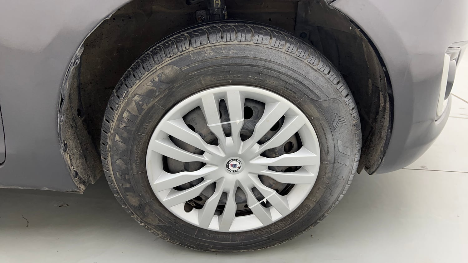 Used 2015 Maruti Suzuki Swift VXi Petrol Manual tyres RIGHT FRONT TYRE RIM VIEW