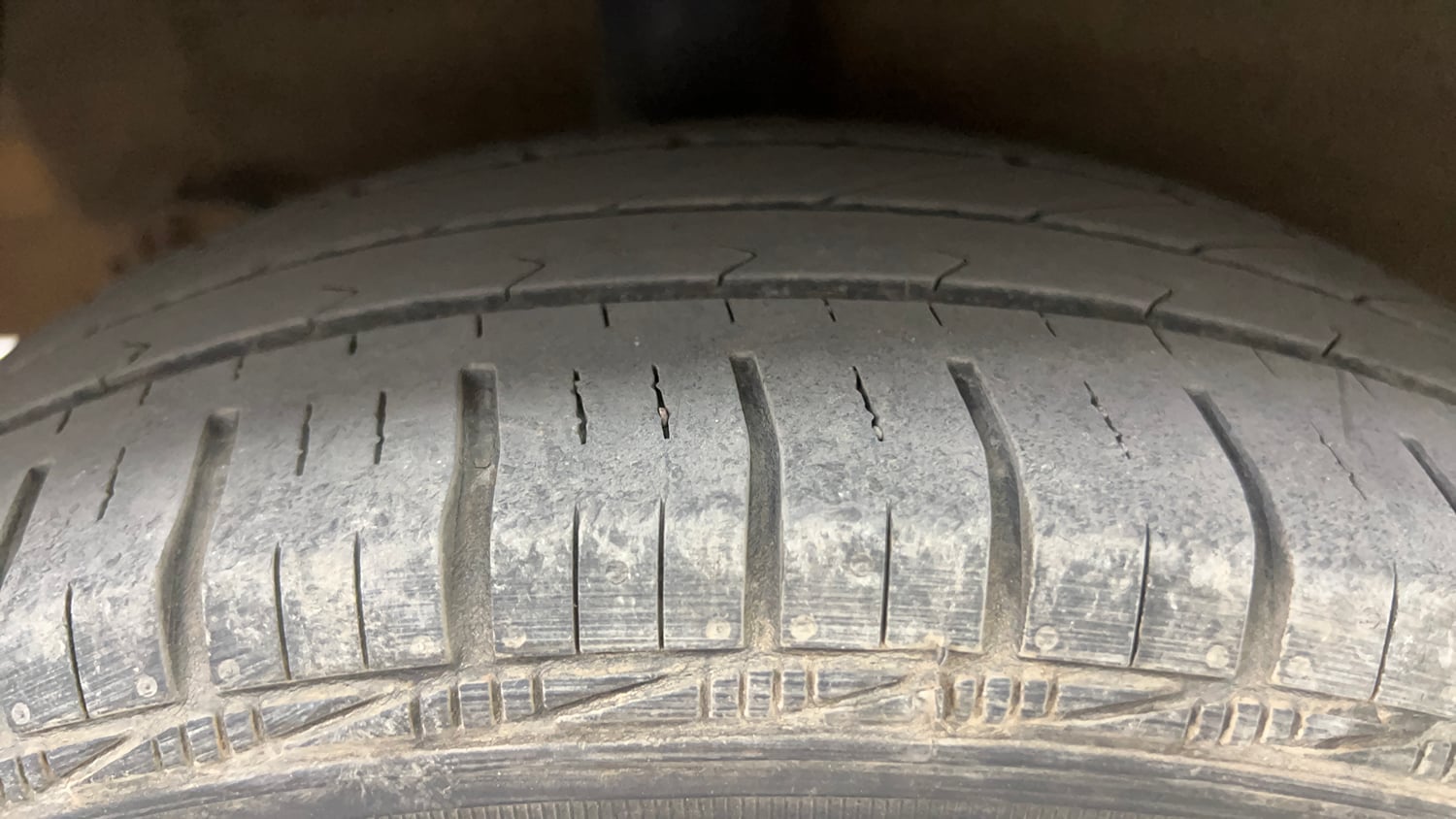 Used 2016 Hyundai Grand i10 Magna 1.2 Kappa VTVT Petrol Manual tyres RIGHT REAR TYRE TREAD VIEW