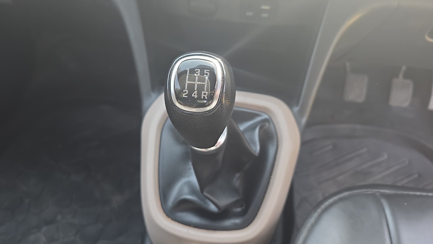 Used 2018 Hyundai Grand i10 Sportz 1.2 Kappa VTVT Petrol Manual interior GEAR  KNOB VIEW