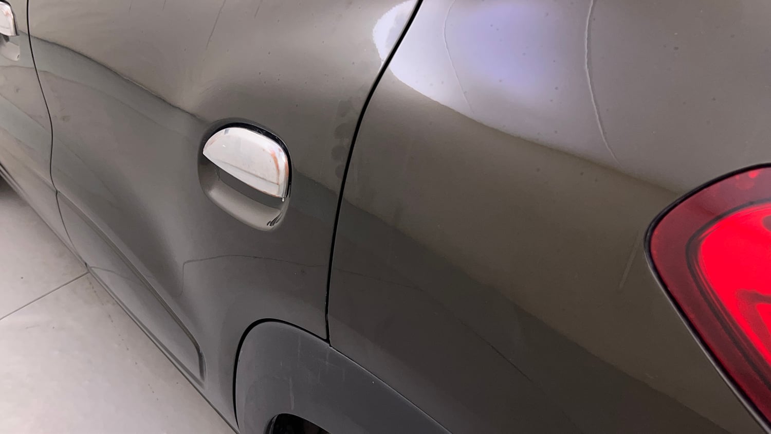Used 2018 Renault Kwid 1.0 RXT Petrol Manual dents MINOR SCRATCH