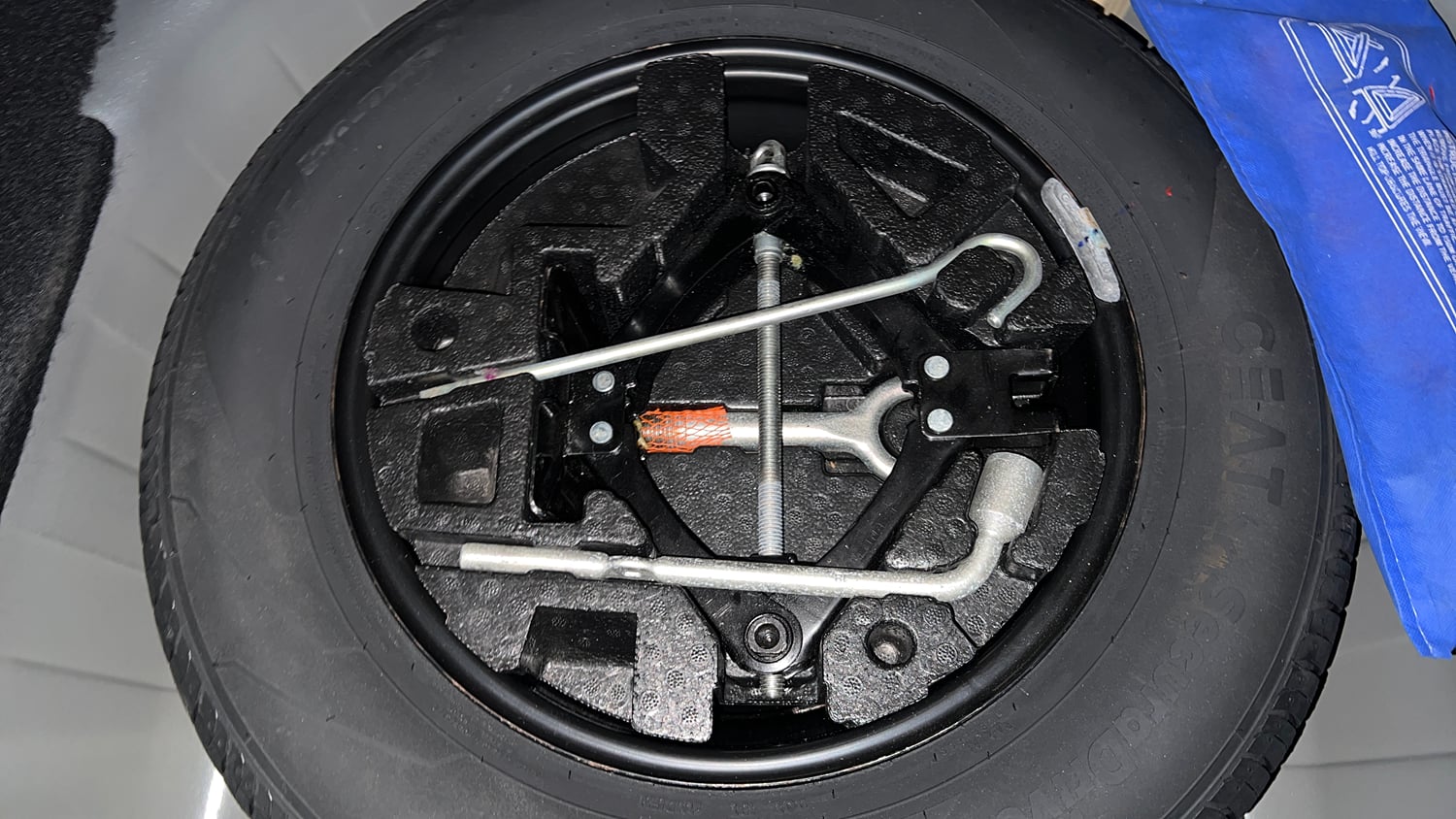 Used 2022 Tata Punch Pure MT Petrol Manual tyres SPARE TYRE VIEW