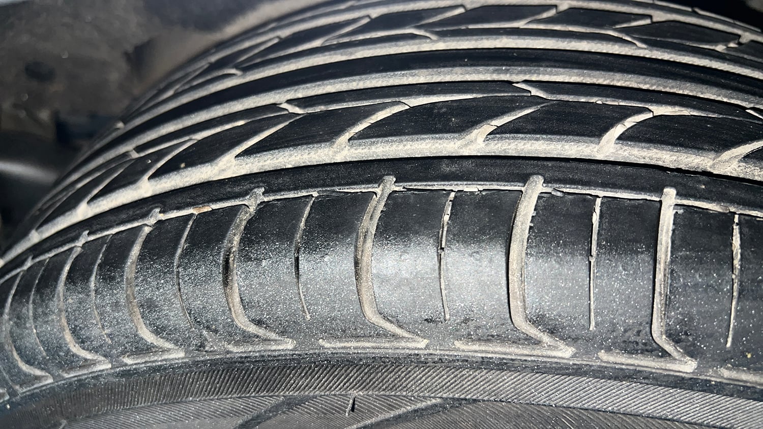 Used 2016 Maruti Suzuki Baleno Delta 1.2 AT Petrol Automatic tyres LEFT REAR TYRE TREAD VIEW