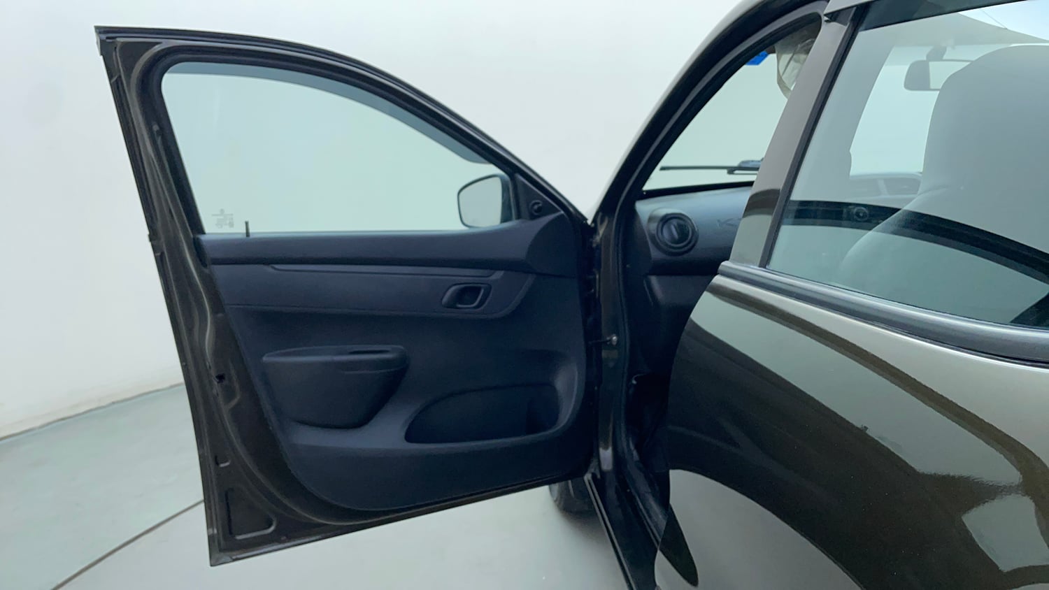 Used 2023 Renault Kwid RXL (O) 1.0 Petrol Manual interior LEFT FRONT DOOR OPEN VIEW