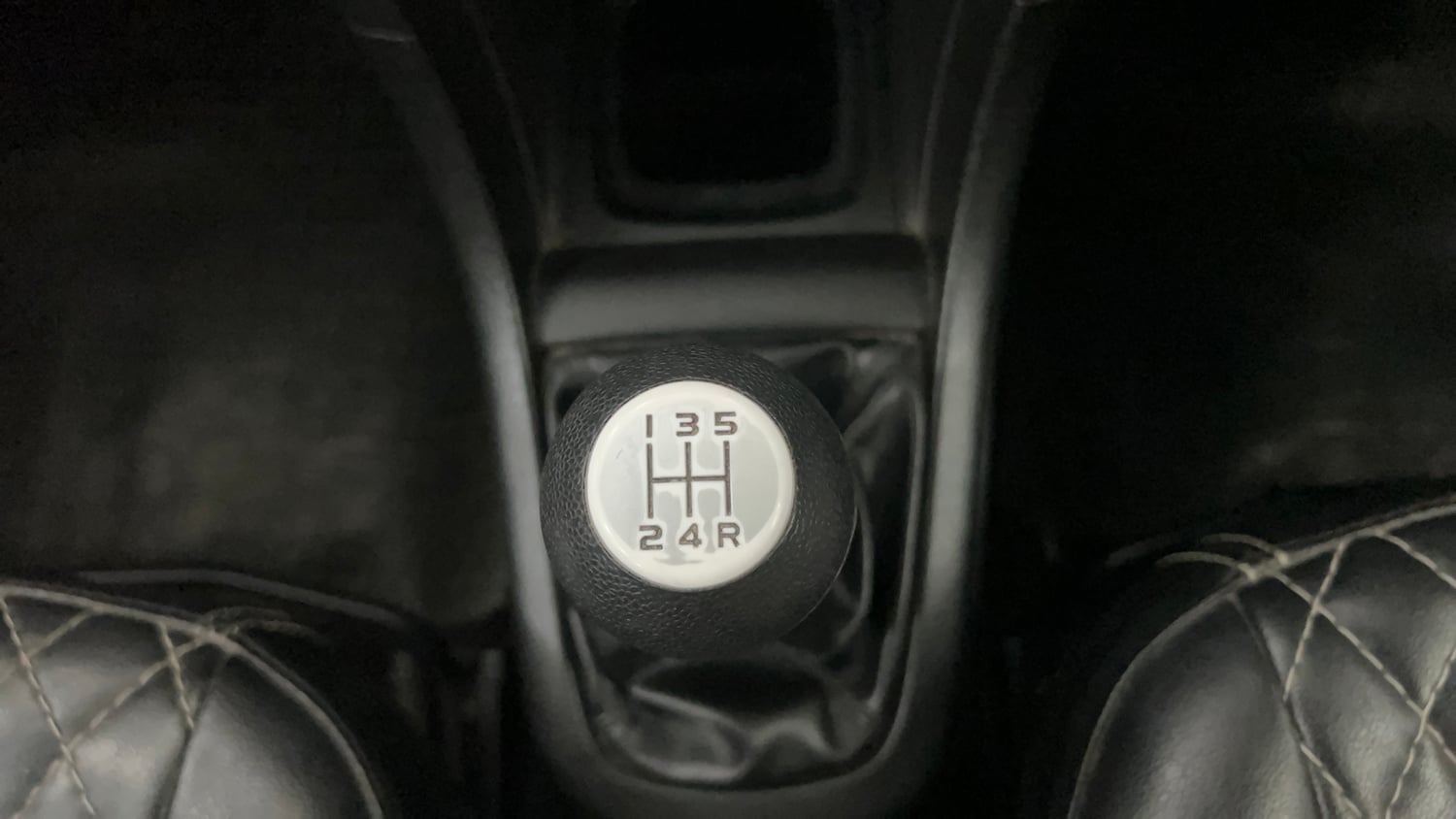 Used 2017 Maruti Suzuki Swift VXi Petrol Manual interior GEAR  KNOB VIEW