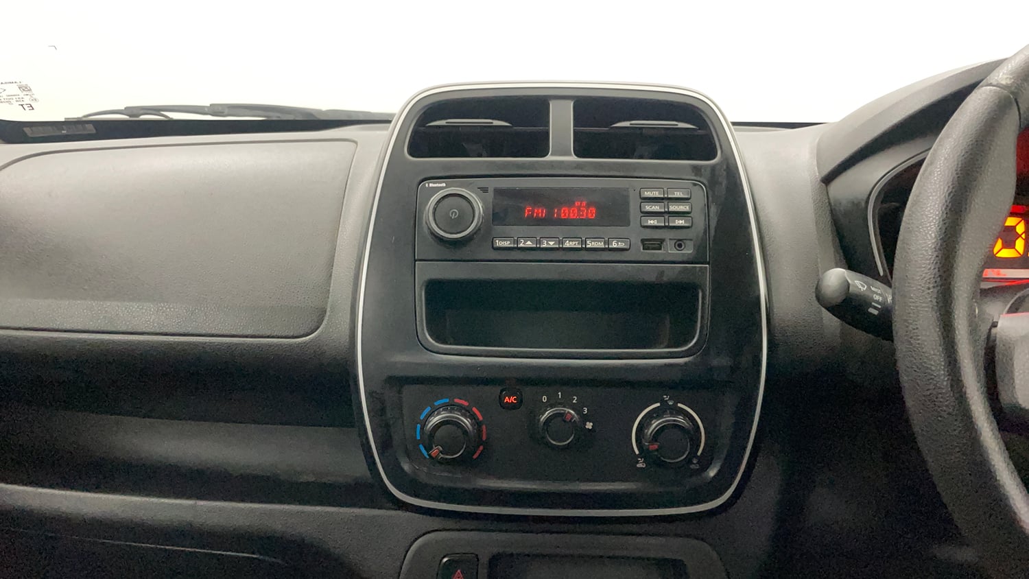 Used 2017 Renault Kwid 1.0 RXL Petrol Manual interior MUSIC SYSTEM & AC CONTROL VIEW