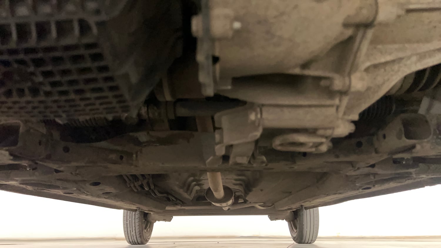 Used 2019 Renault Kwid 1.0 RXT AMT Opt Petrol Automatic extra FRONT LEFT UNDERBODY VIEW