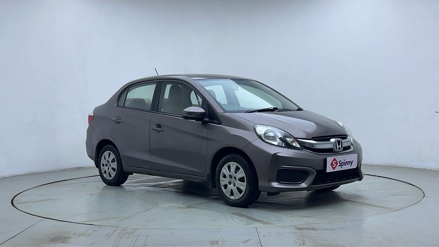Used 2016 Honda Amaze 1.2 SX i-VTEC Petrol Manual exterior RIGHT FRONT CORNER VIEW