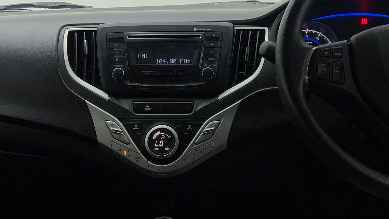 Used 2017 Maruti Suzuki Baleno Delta 1.2 Petrol Manual interior MUSIC SYSTEM & AC CONTROL VIEW